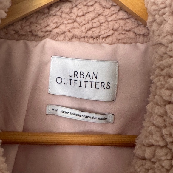 URBAN OUTFITTERS | 𝚆𝚒𝚕𝚕𝚘𝚠 𝚁𝚘𝚘𝚝 𝙵𝚞𝚣𝚣𝚢 𝙳𝚛𝚊𝚠𝚜𝚝𝚛𝚒𝚗𝚐 𝚃𝚎𝚍𝚍𝚢 𝙹𝚊𝚌𝚔𝚎𝚝 | 𝚂𝚣 𝙼𝚎𝚍𝚒𝚞𝚖 - Picture 3 of 4